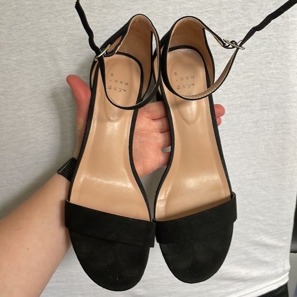 A New Day 9.5W Black strappy heel - Picture 4 of 5